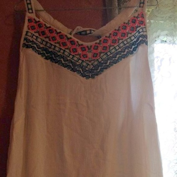 Maurices Tops - Beautiful White tie neck sleveless blouse